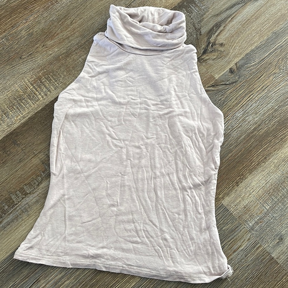 LuLus Crop double lined turtle neck. Super soft. Smoke free home